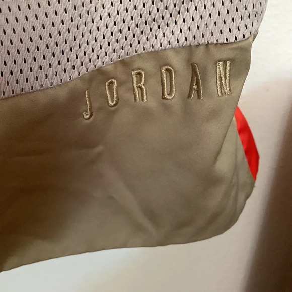 Micheal Jordan dress sz L AIR tan white red snap details great condition! - Picture 5 of 7